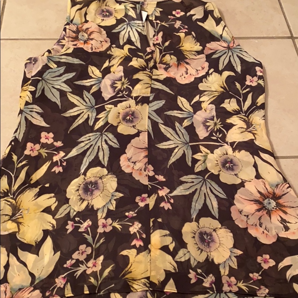 NWT Cabi Ruffle Tank size small - Picture 7 of 8